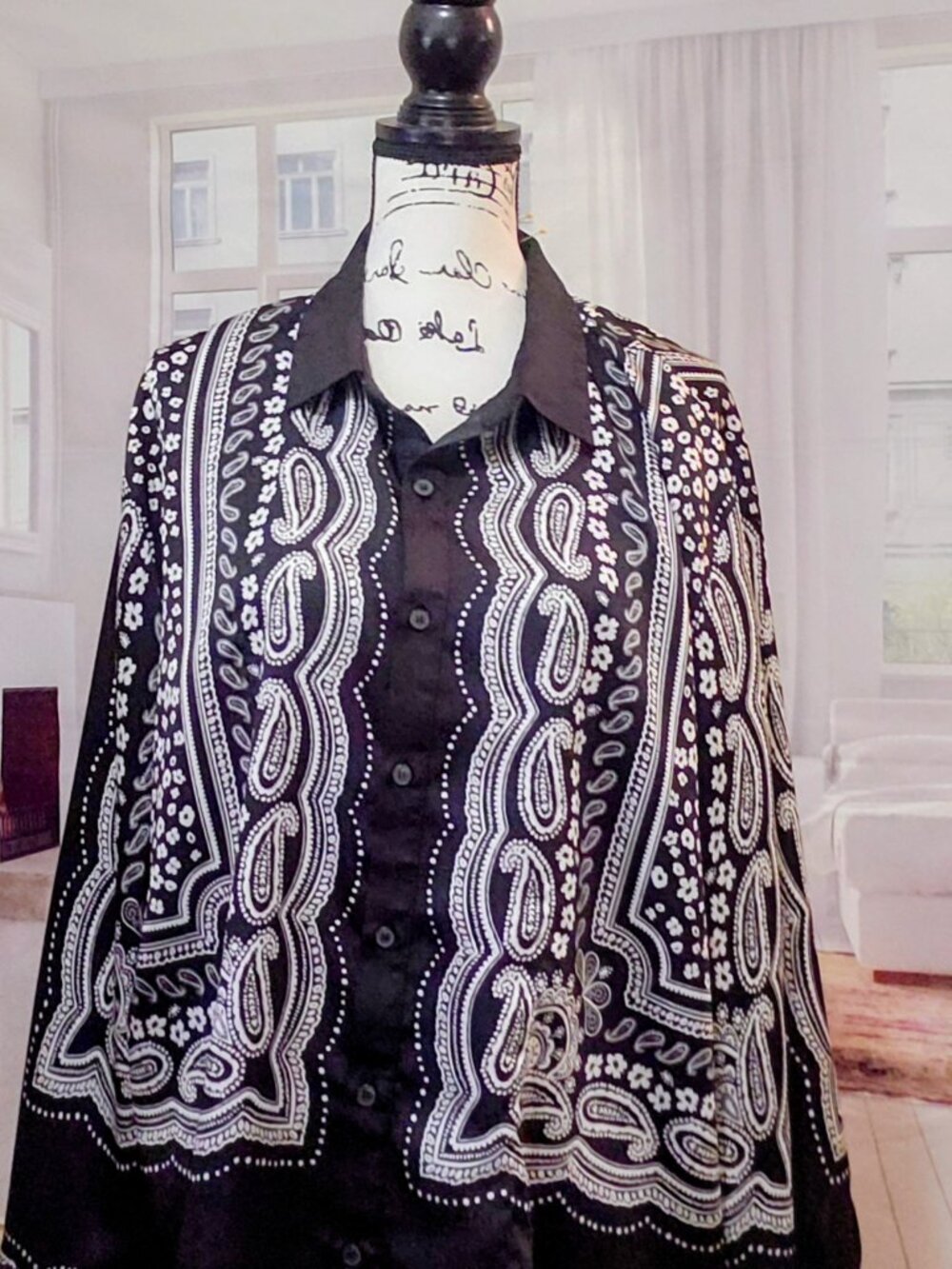 LOFT, B/W Paisley long-sleeved, silky blouse, XXL